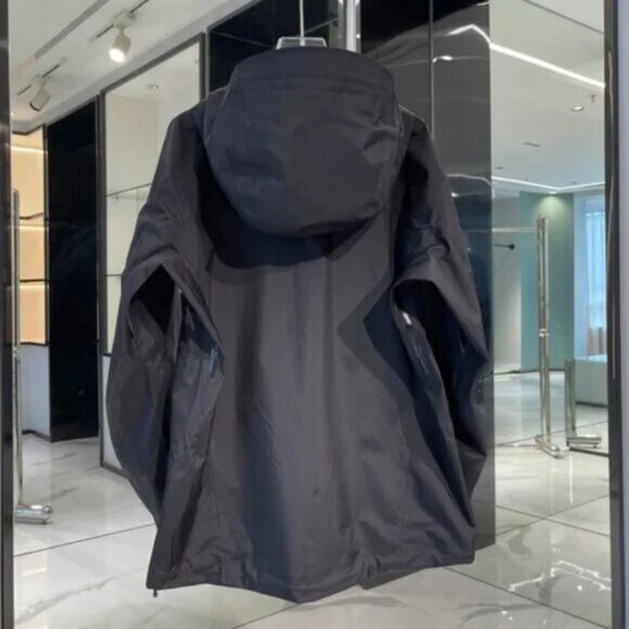 Arc’teryx Beta Series Beta LT Hooded Hardshell Jacket - Picture 2 of 8